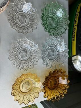 Federal Glass Petal Pattern Bowls 6